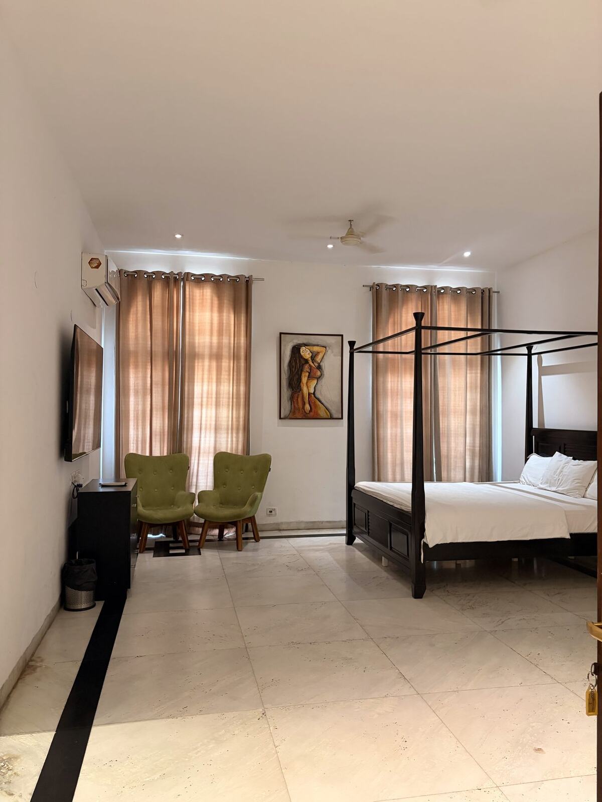 Bedroom 1 at House of Joy, photo 2